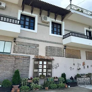 Pensjonat Local Living Edi, Berat